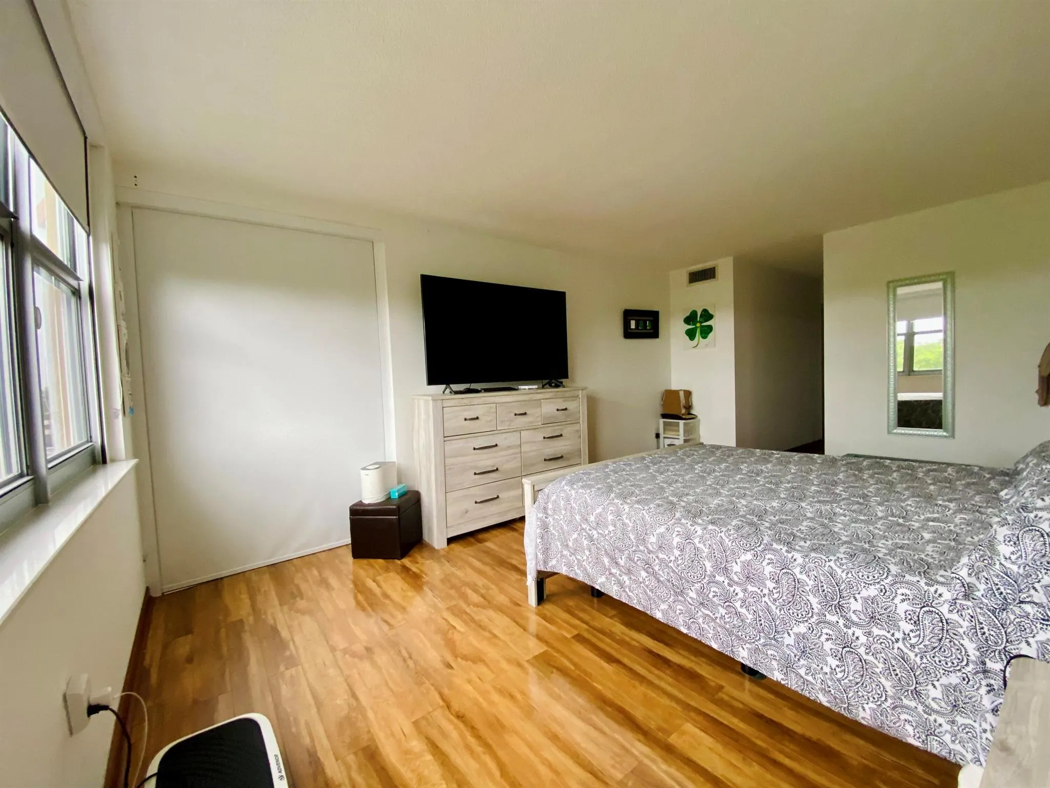 1750 NE 191st Street, #600