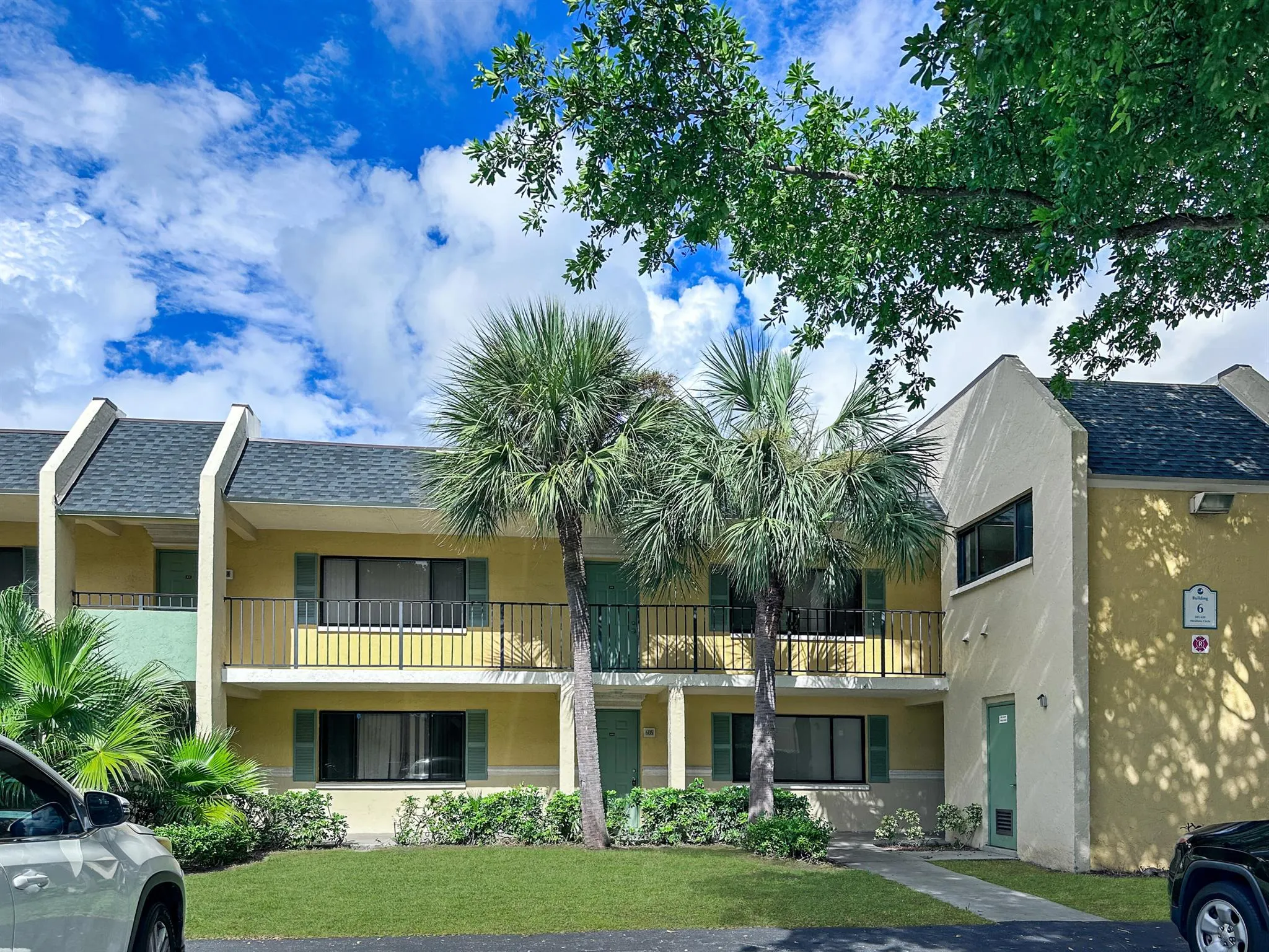 604 Meadows Circle, #604