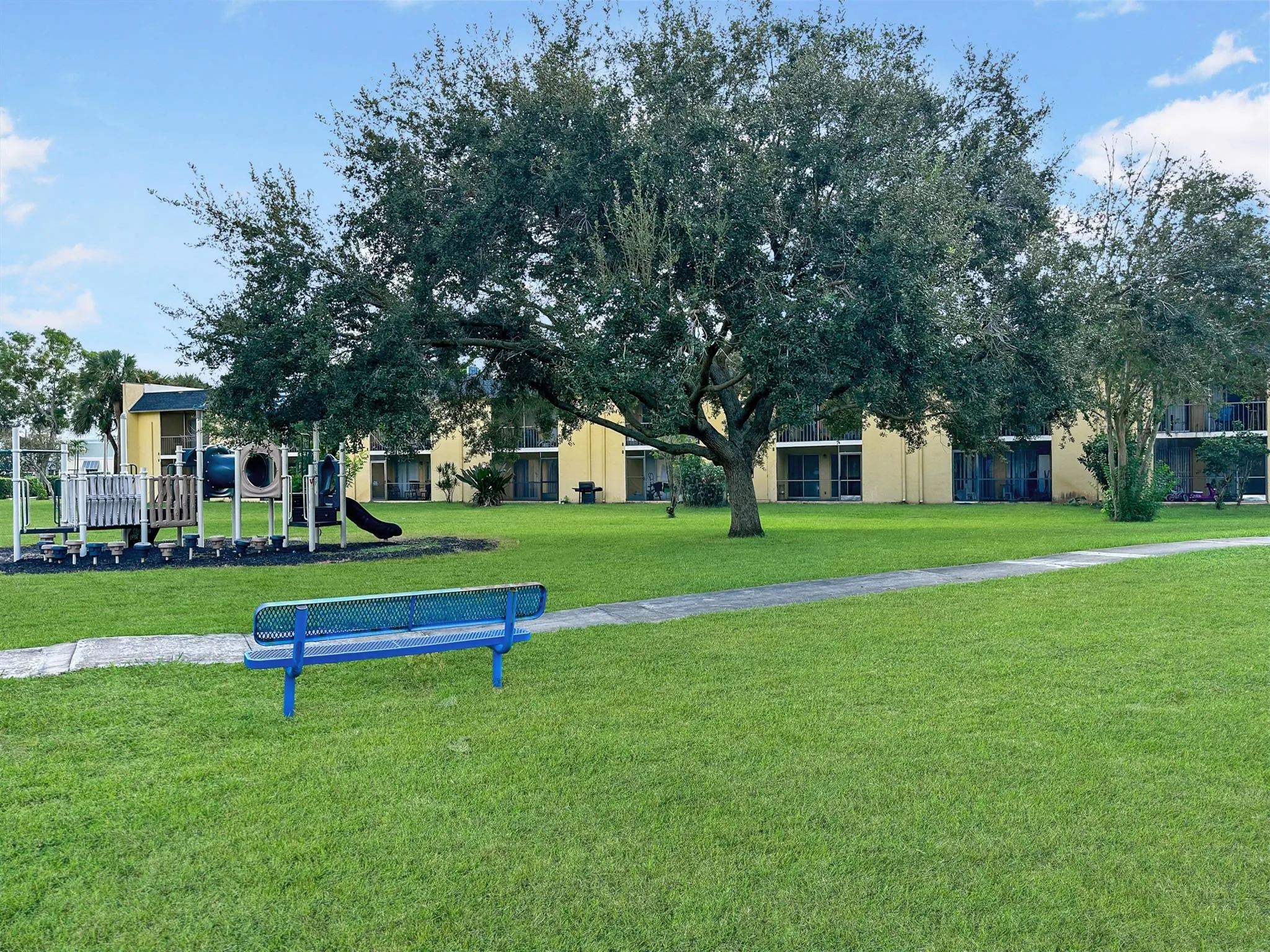 604 Meadows Circle, #604