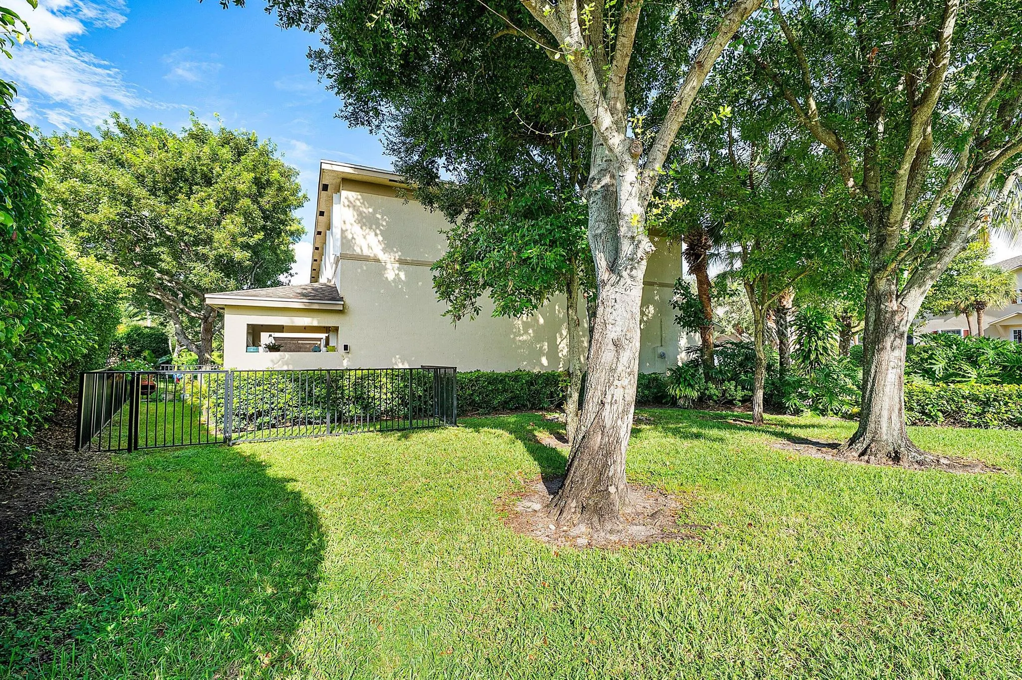 202 Elm Way