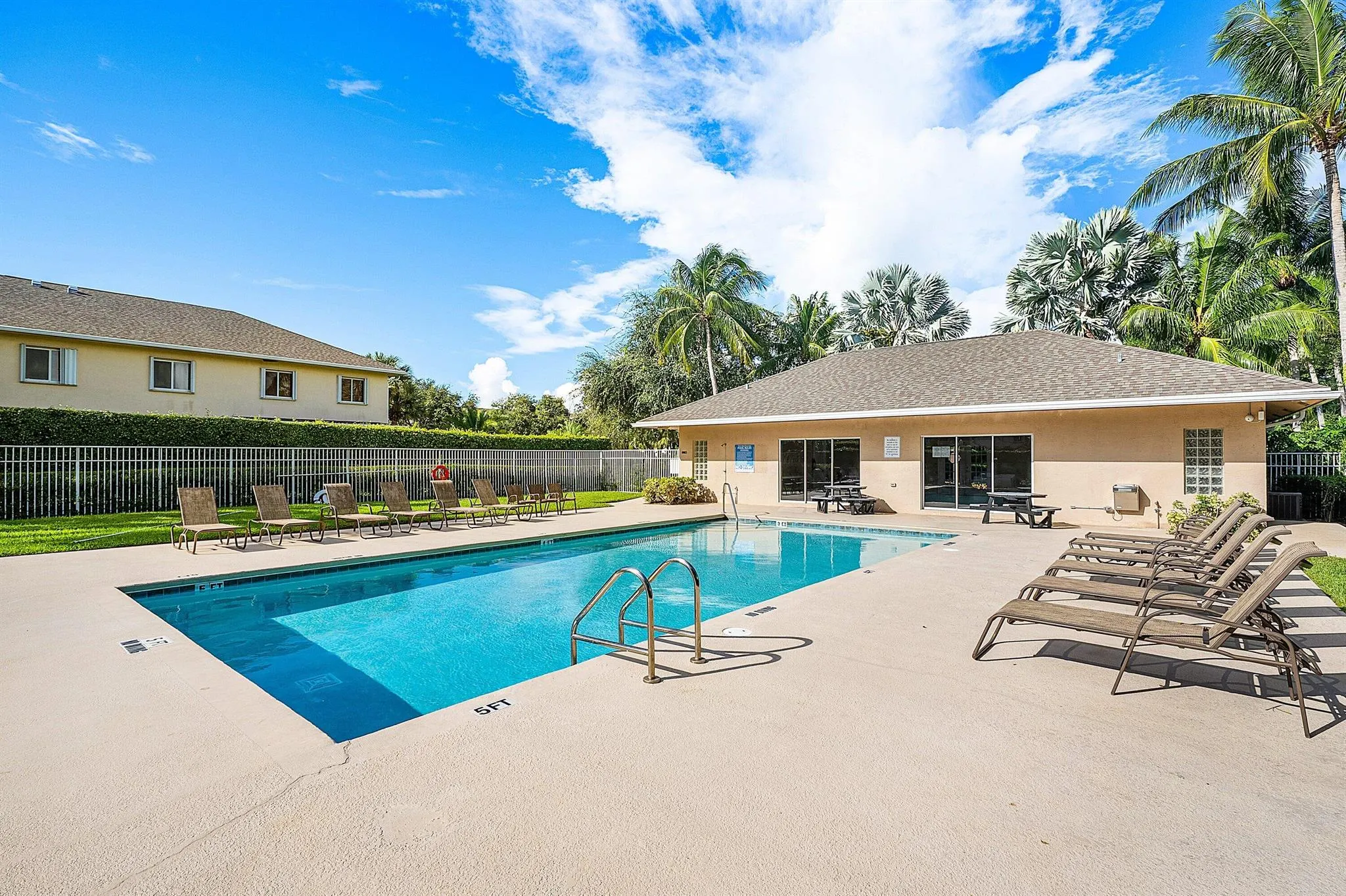 202 Elm Way