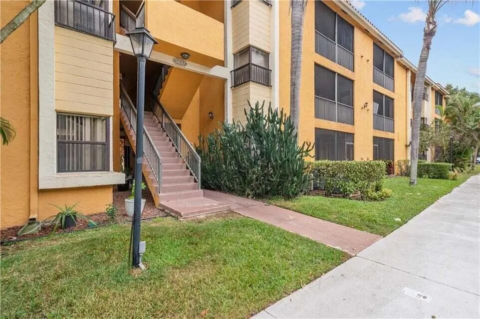 3857 Coral Tree Circle, #307