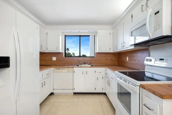 7770 Tahiti Lane, #405