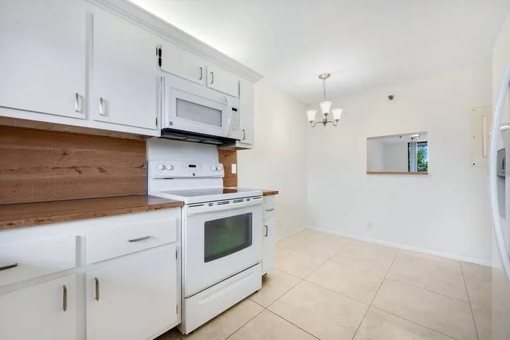 7770 Tahiti Lane, #405