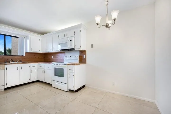7770 Tahiti Lane, #405