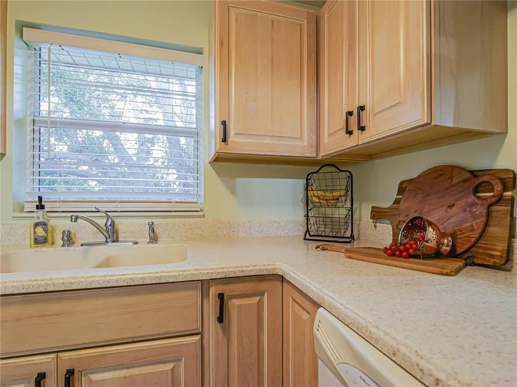 69 Royal Oak Court, #207