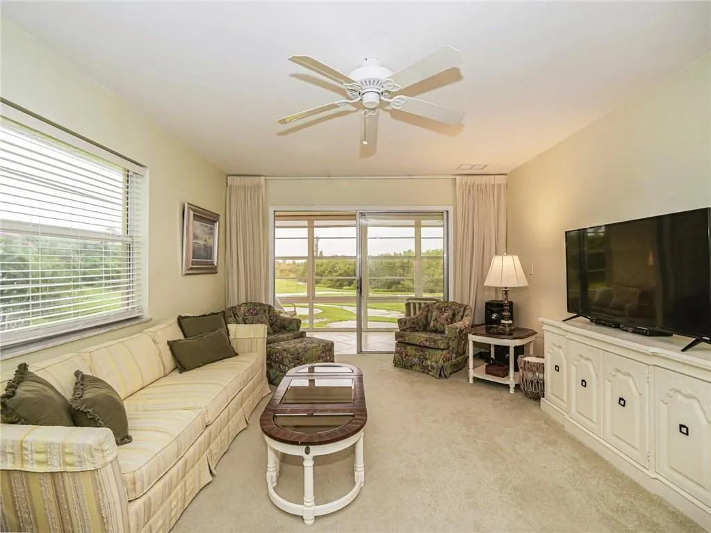 69 Royal Oak Court, #207