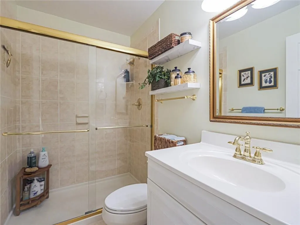 69 Royal Oak Court, #207