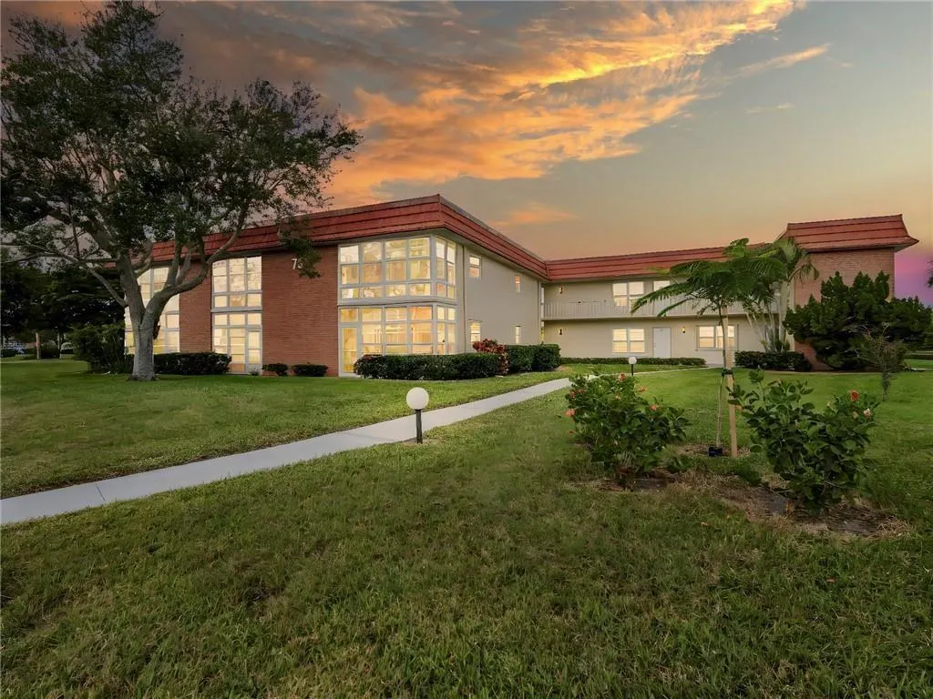 73 Royal Oak Court, #203