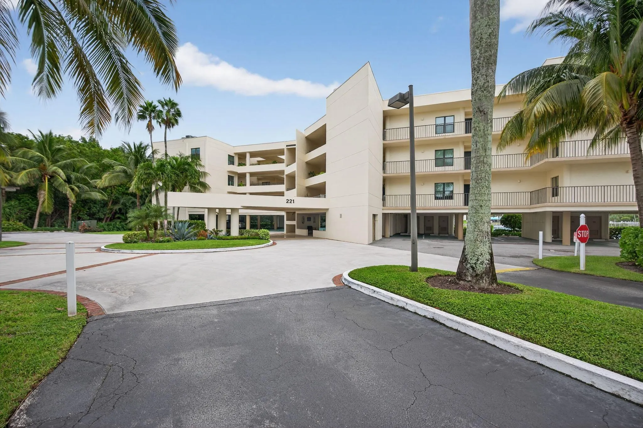 221 NE Plantation Road, #213