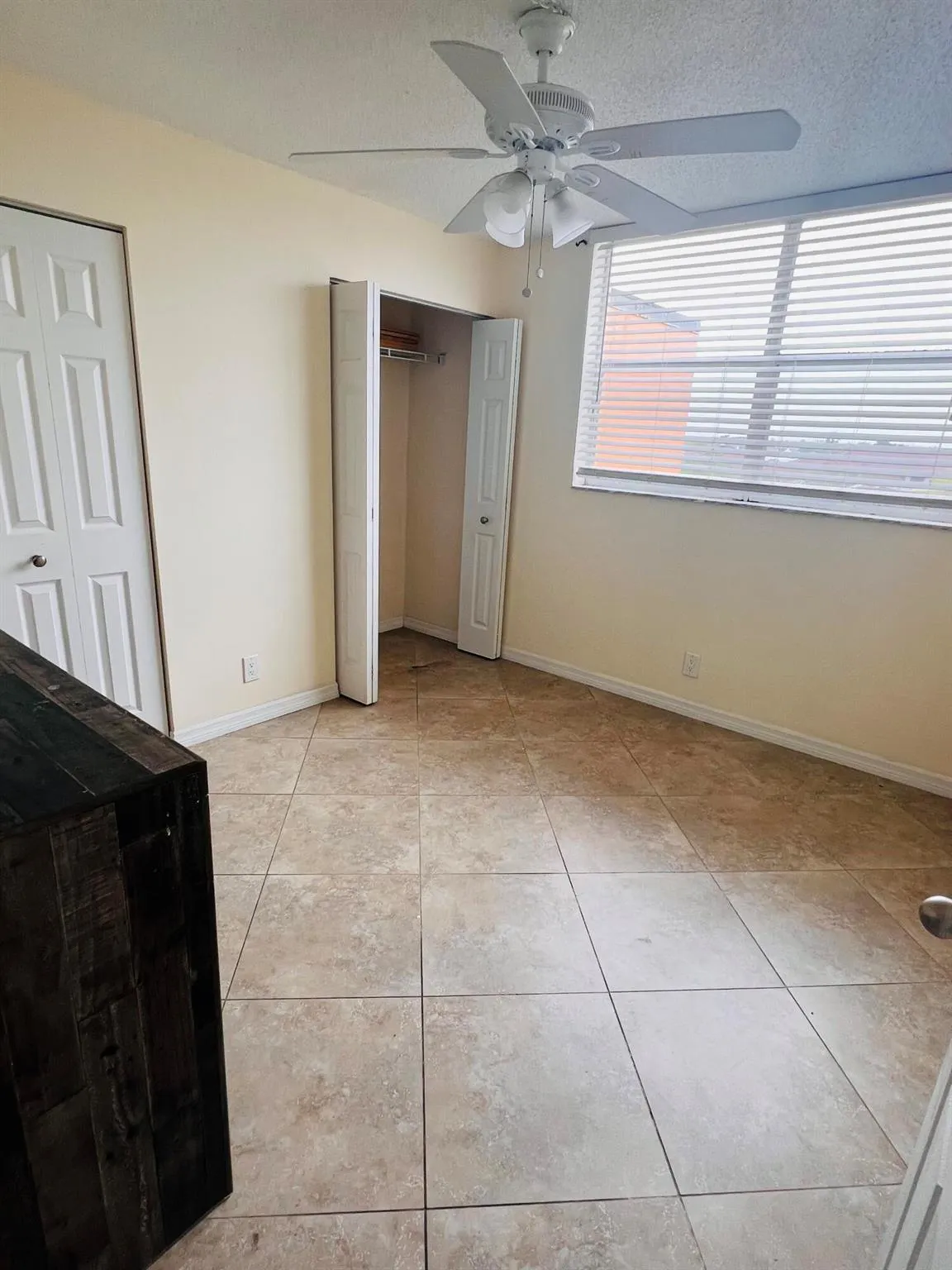 500 Executive Center Drive, #5h