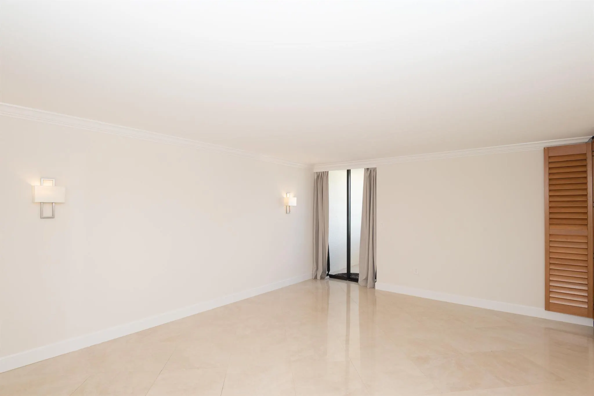 5070 N Ocean Drive, #10a