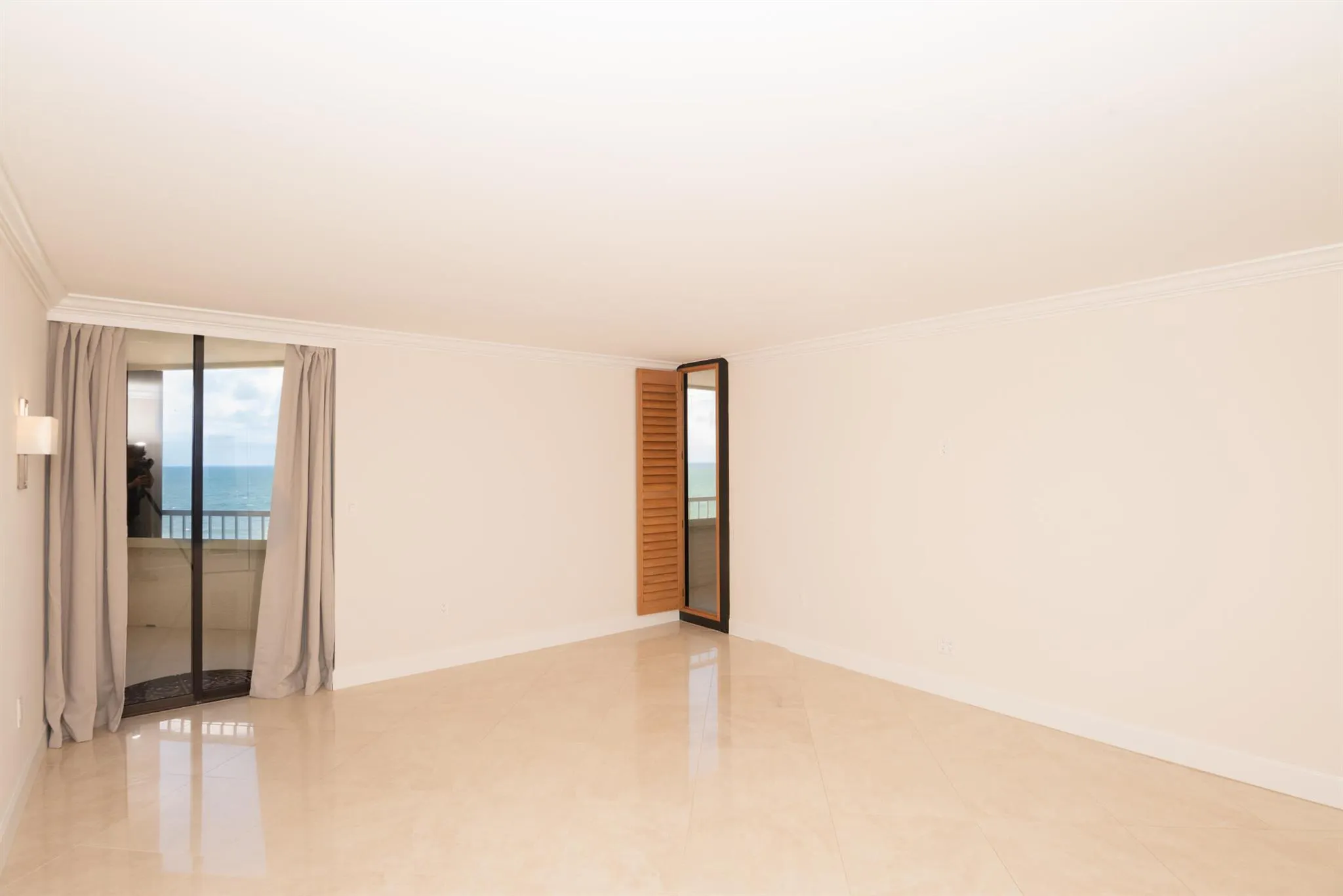5070 N Ocean Drive, #10a