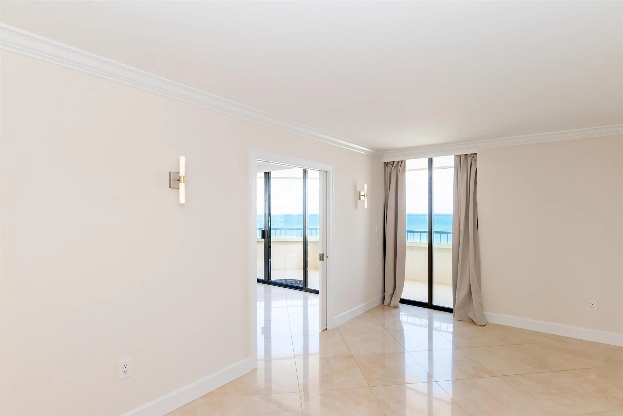 5070 N Ocean Drive, #10a