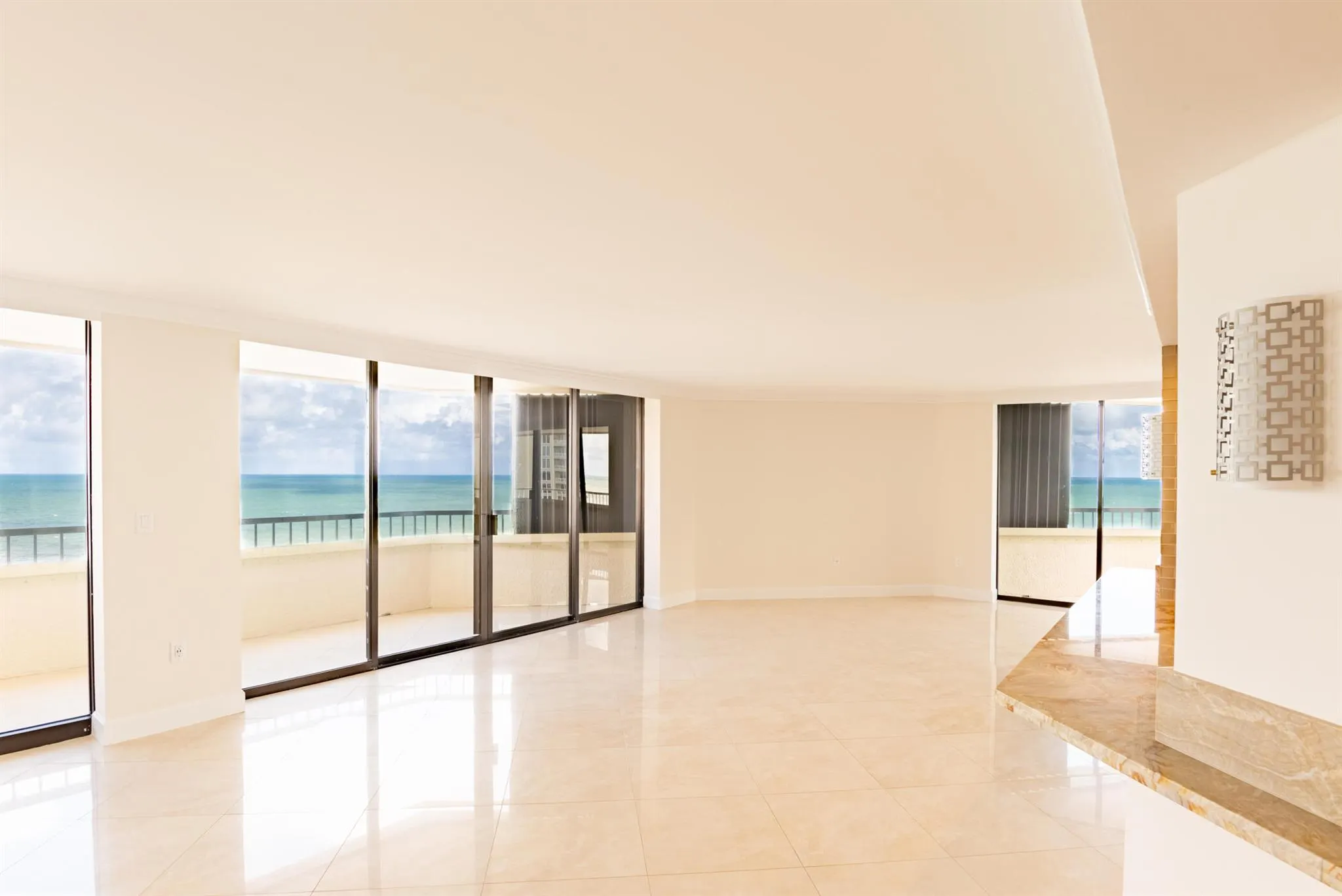 5070 N Ocean Drive, #10a