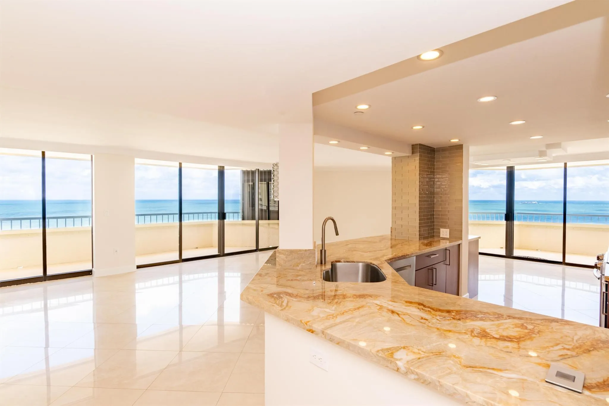 5070 N Ocean Drive, #10a