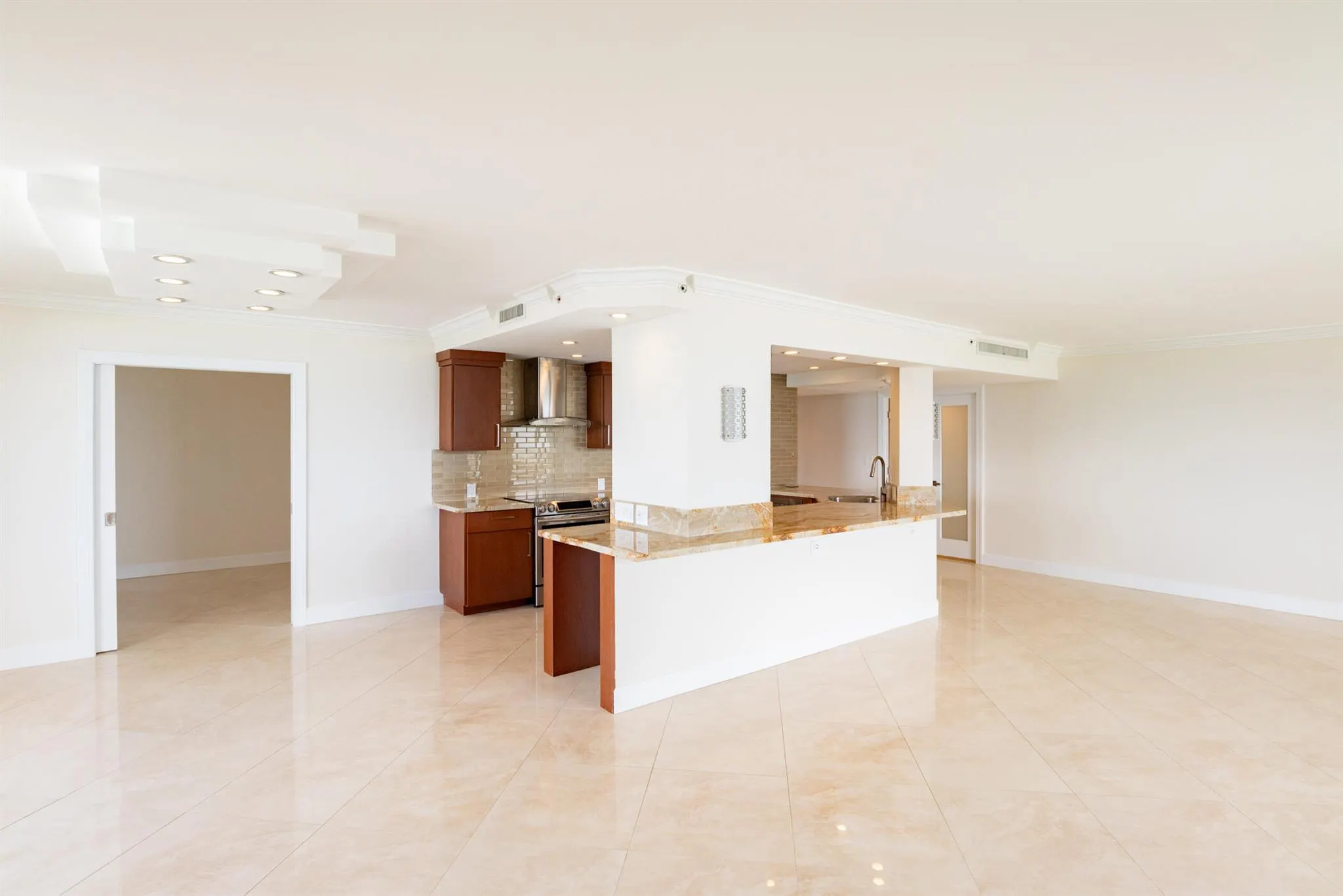 5070 N Ocean Drive, #10a