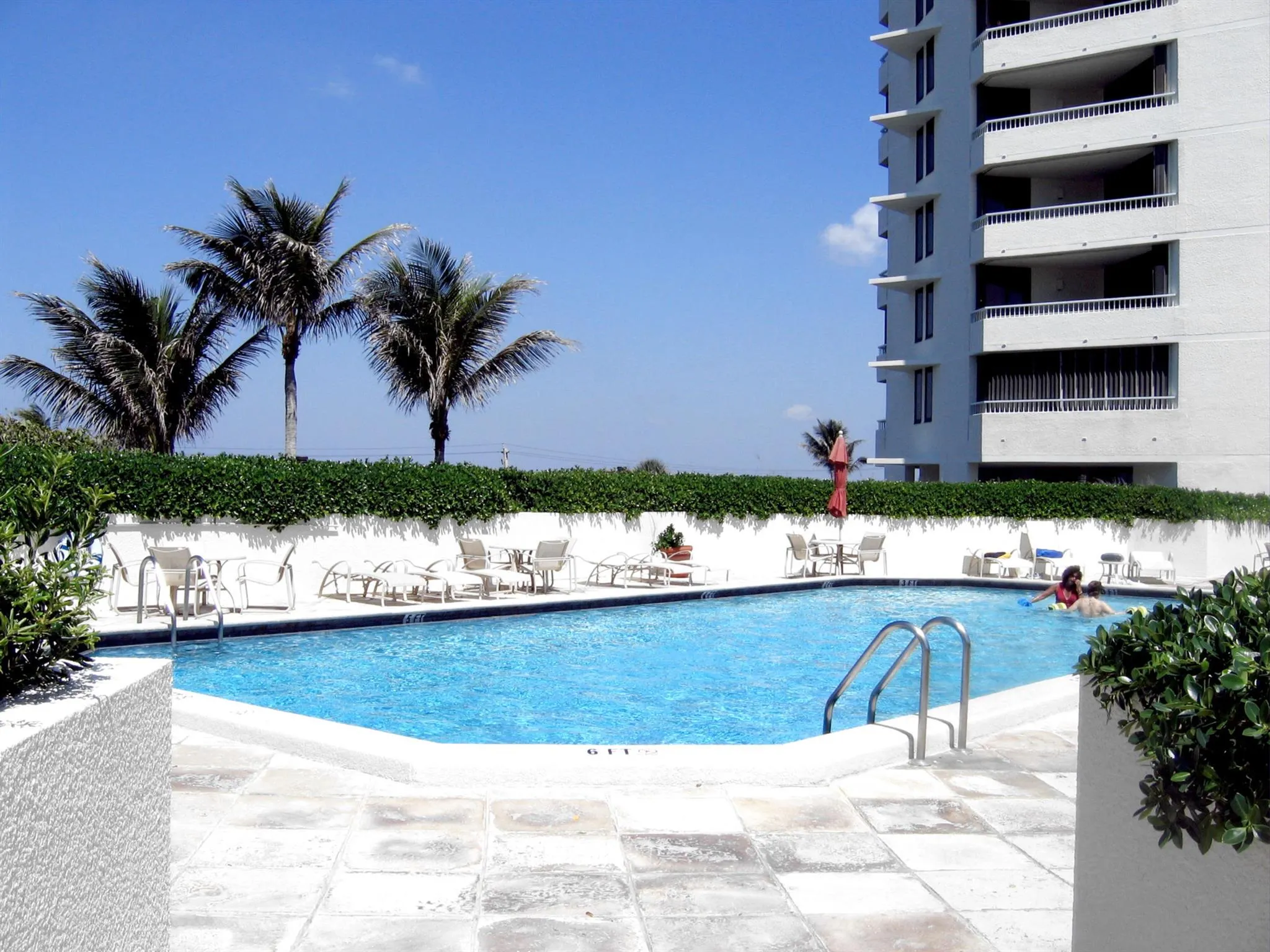 5070 N Ocean Drive, #10a