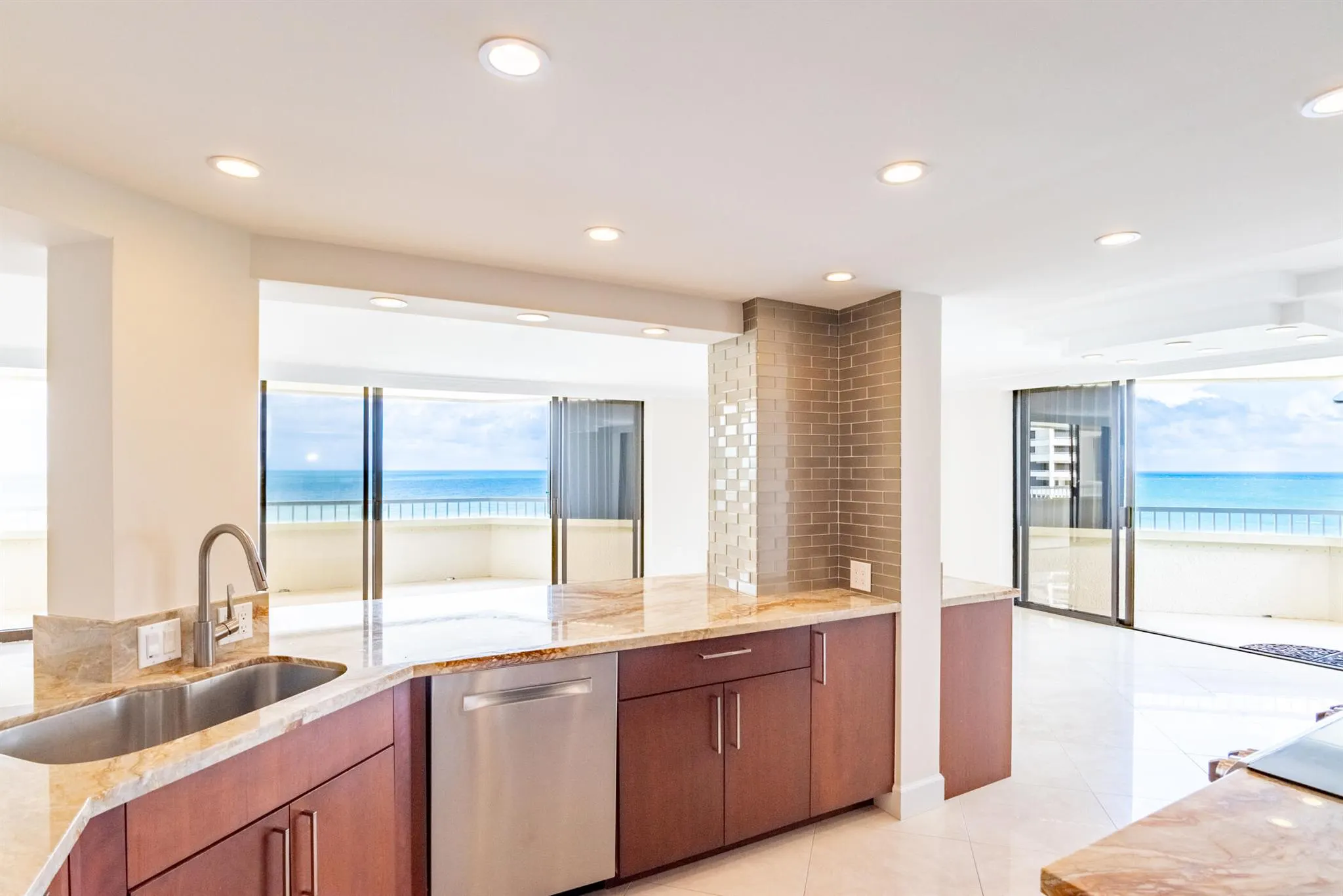 5070 N Ocean Drive, #10a