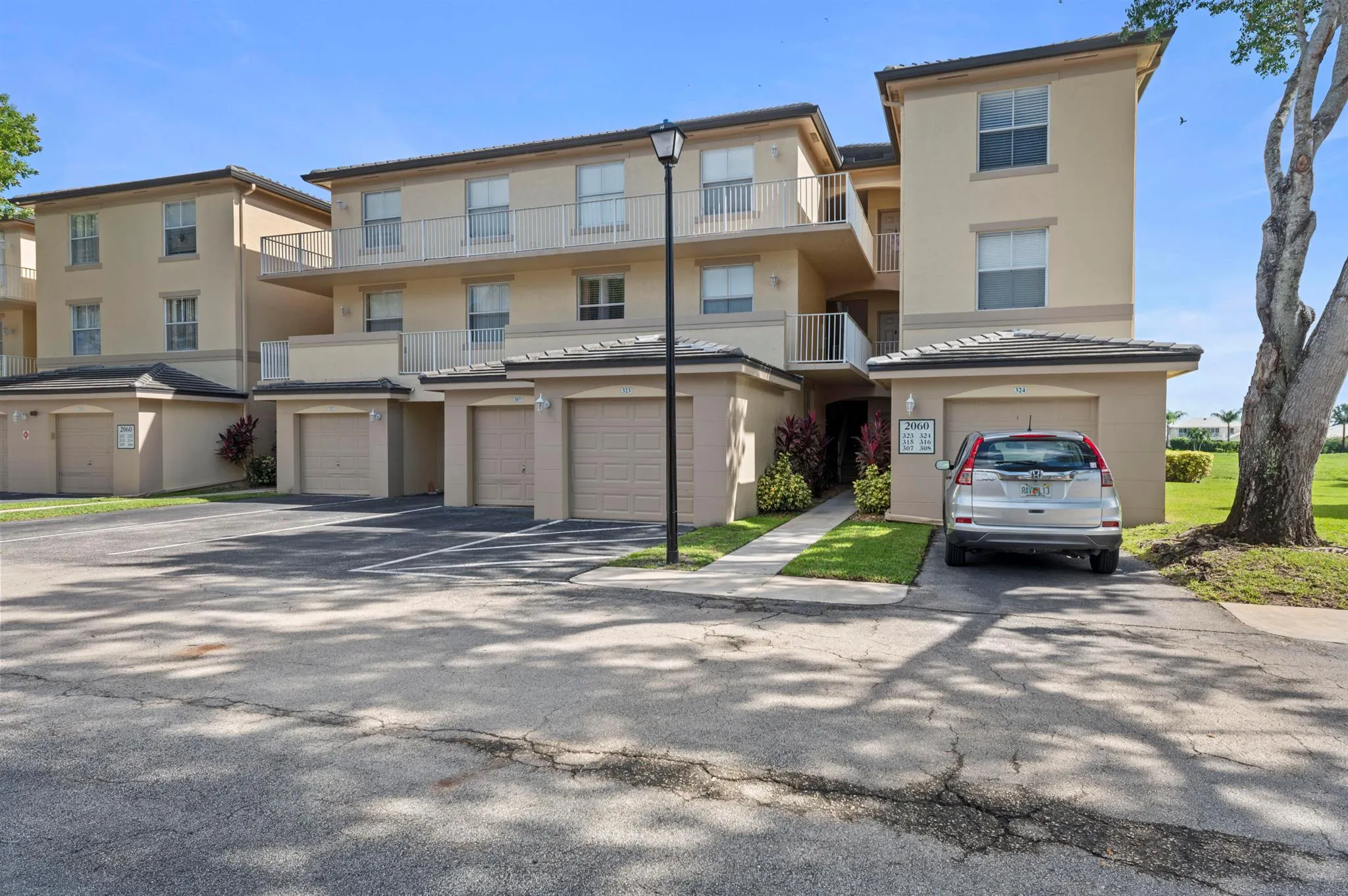 2060 Greenview Shores Boulevard, #323