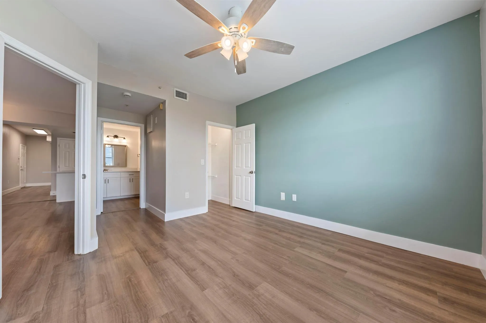 2060 Greenview Shores Boulevard, #323