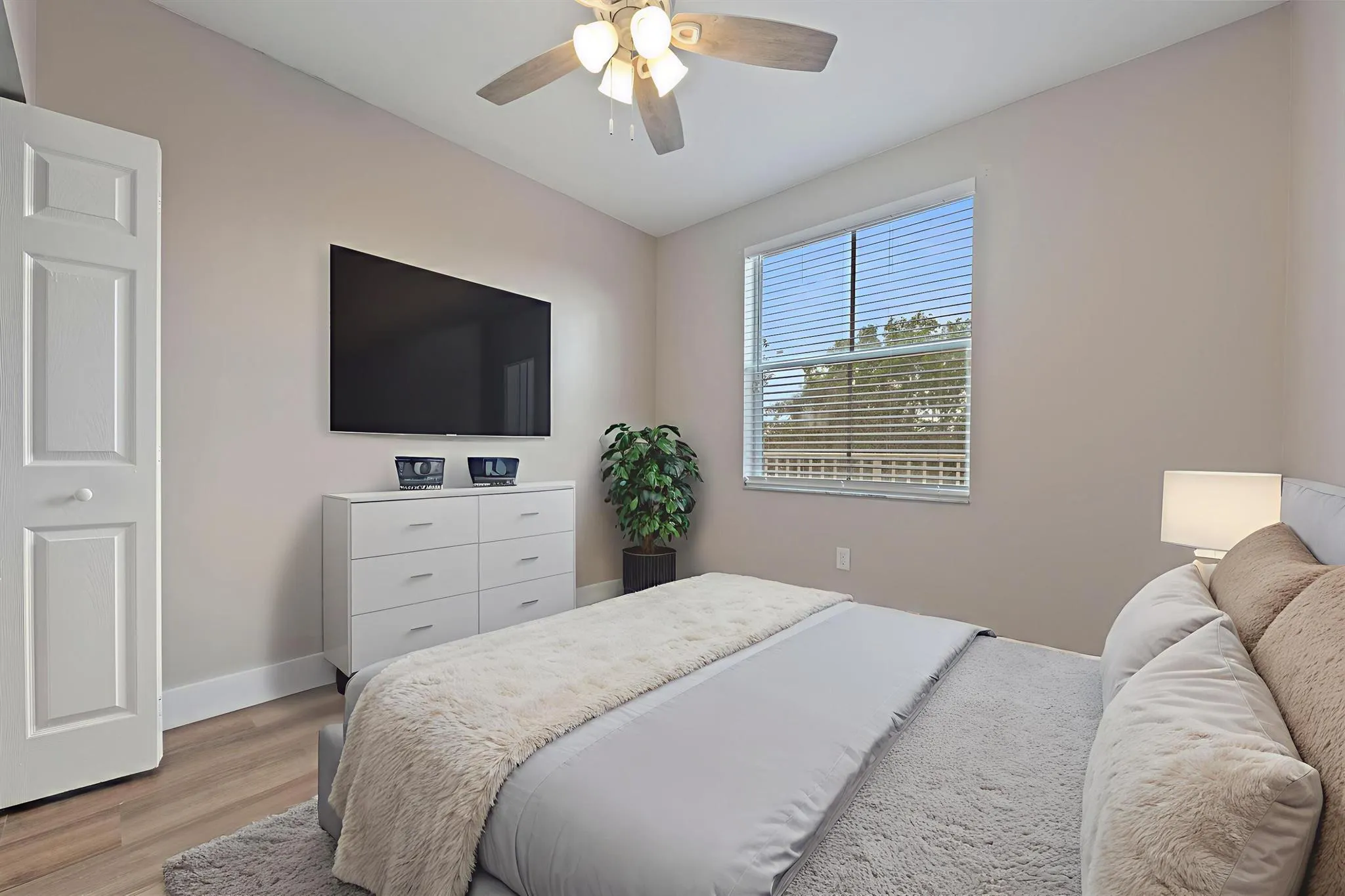 2060 Greenview Shores Boulevard, #323