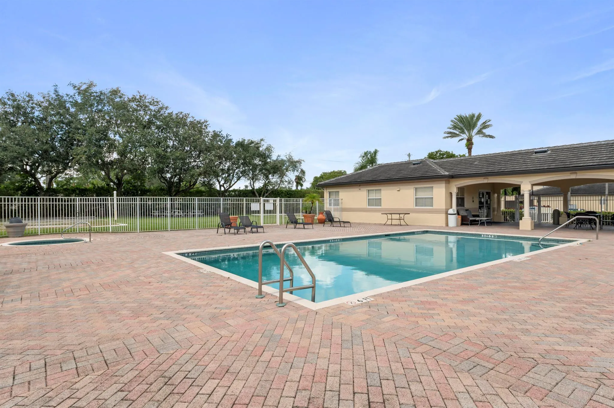 2060 Greenview Shores Boulevard, #323