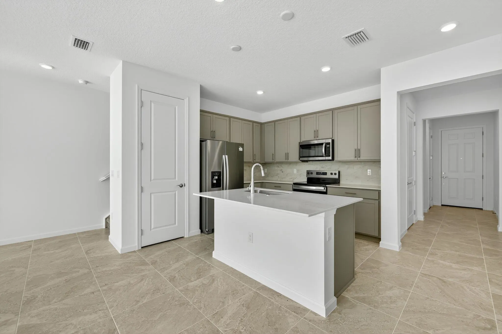 7596 SW Linus Lane
