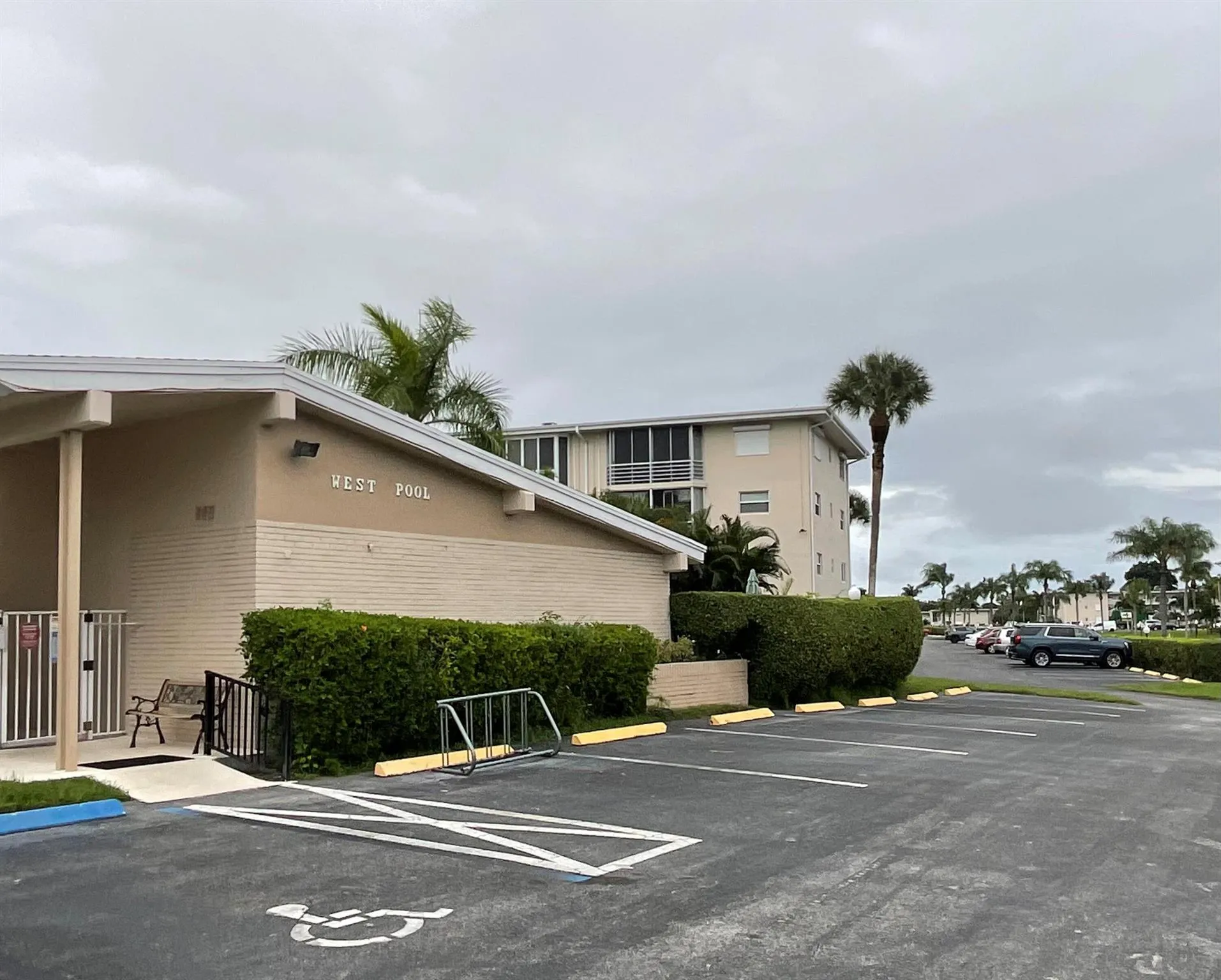 2728 Garden Drive N, #415