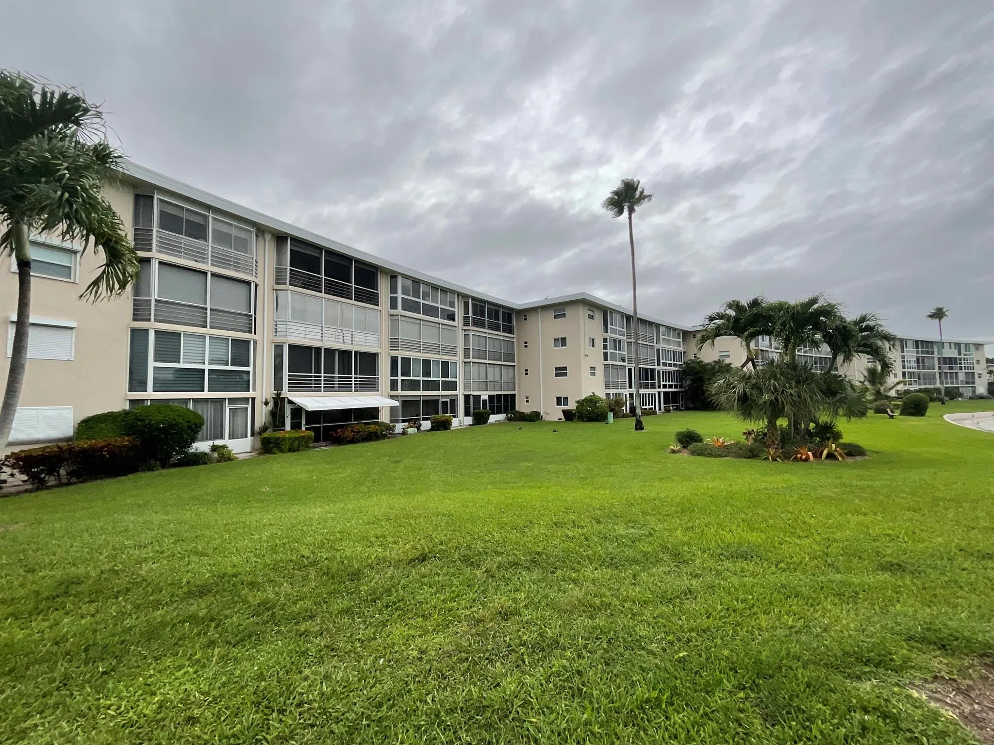 2728 Garden Drive N, #415