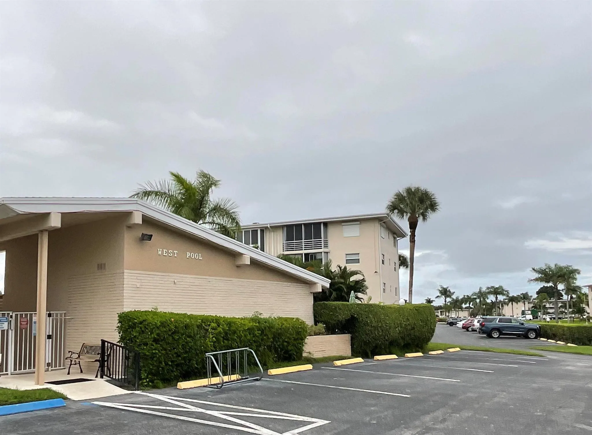 2728 Garden Drive N, #415