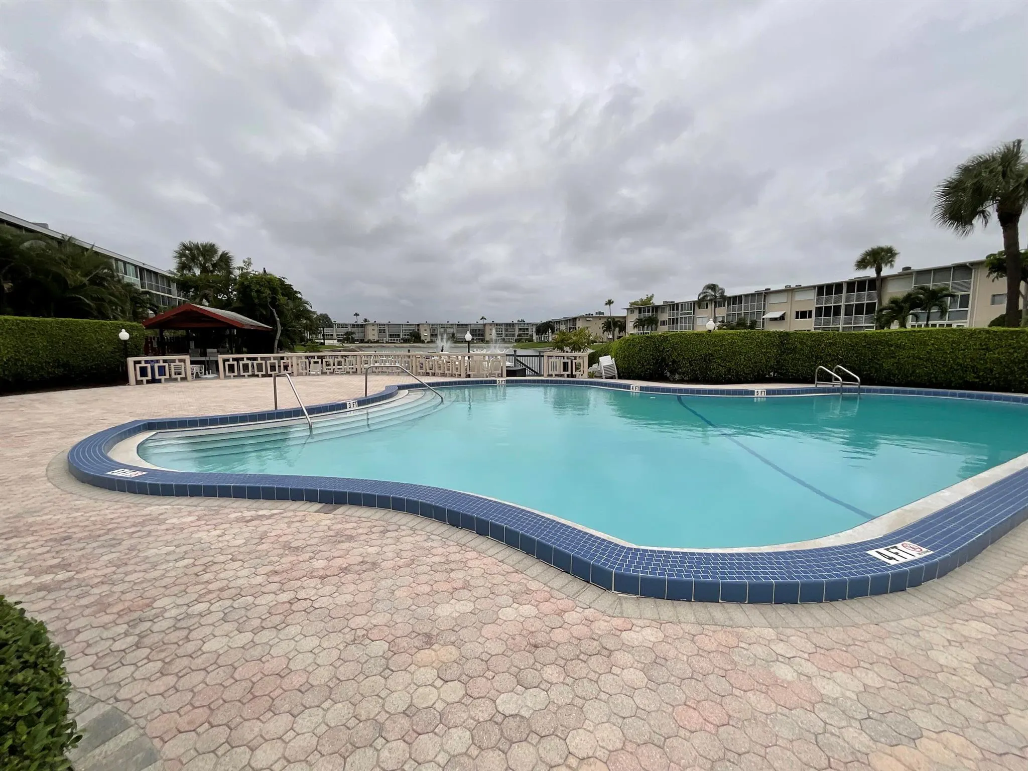 2728 Garden Drive N, #415