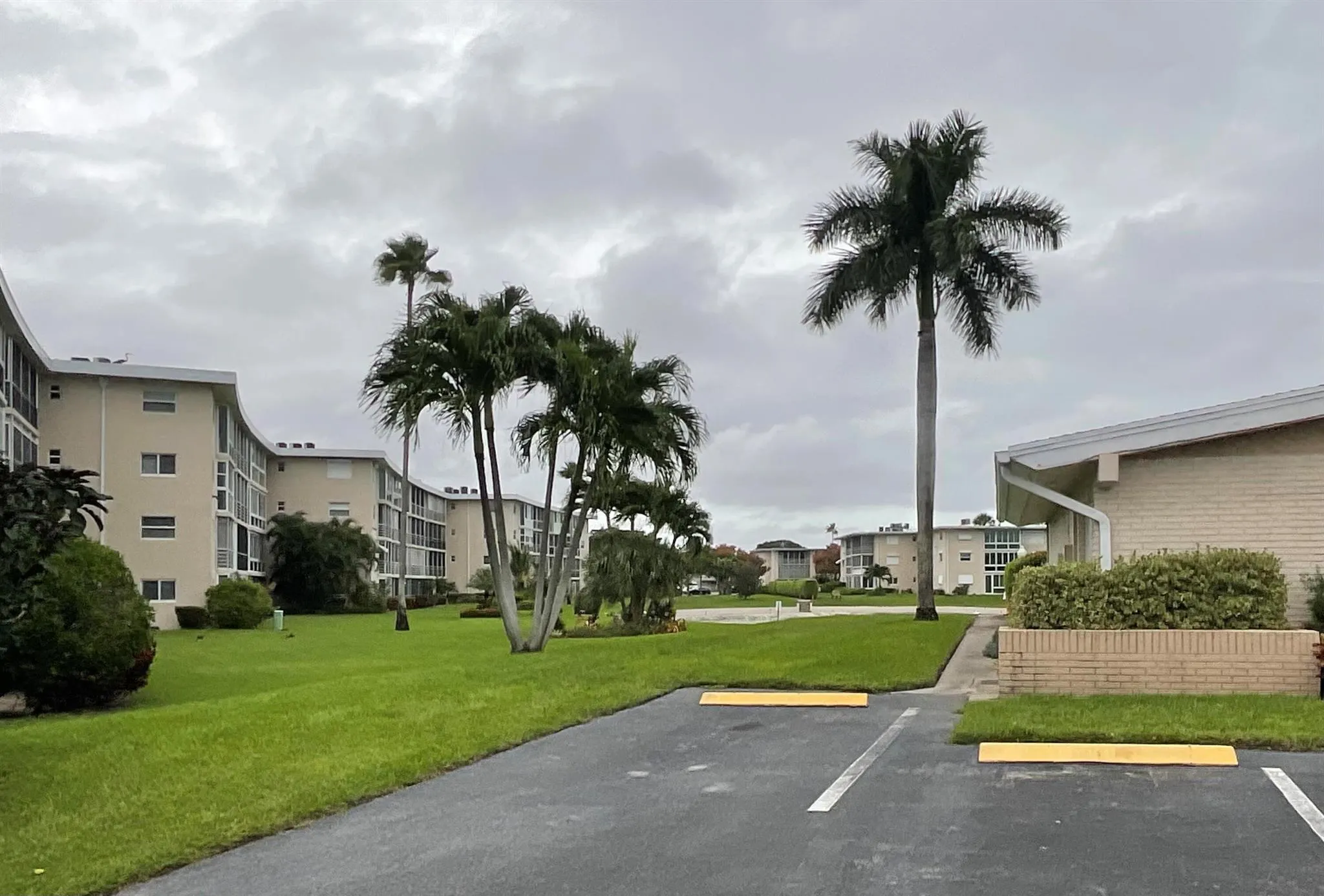 2728 Garden Drive N, #415