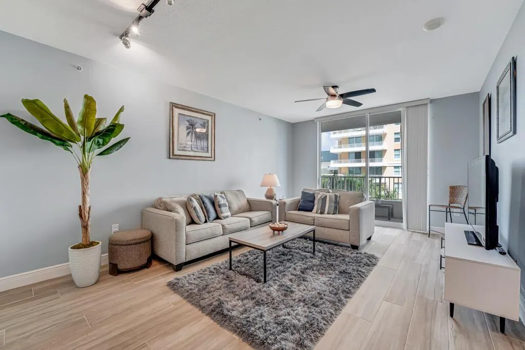625 Casa Loma Boulevard, #707