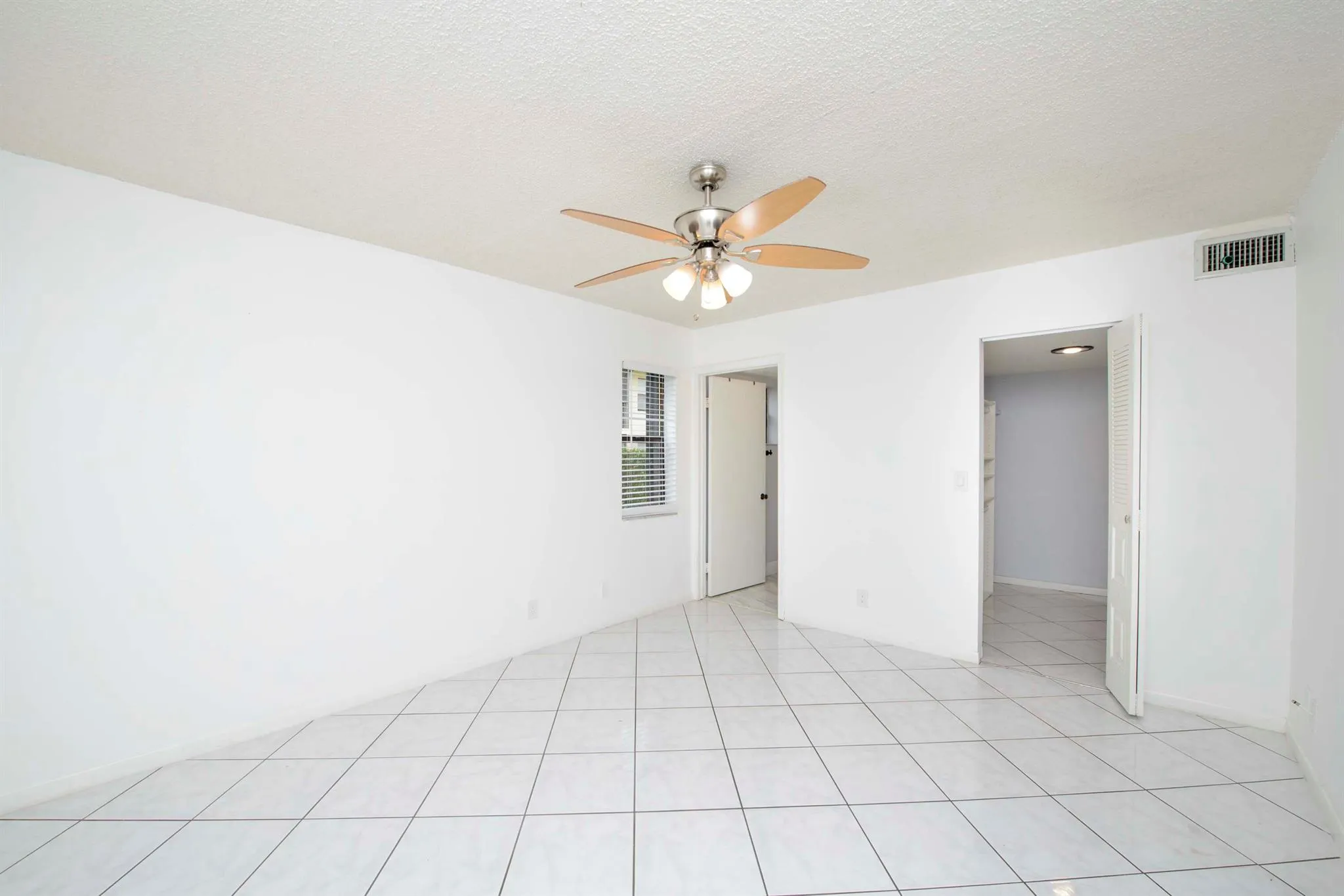 4689 Lucerne Lakes E Boulevard E, #106