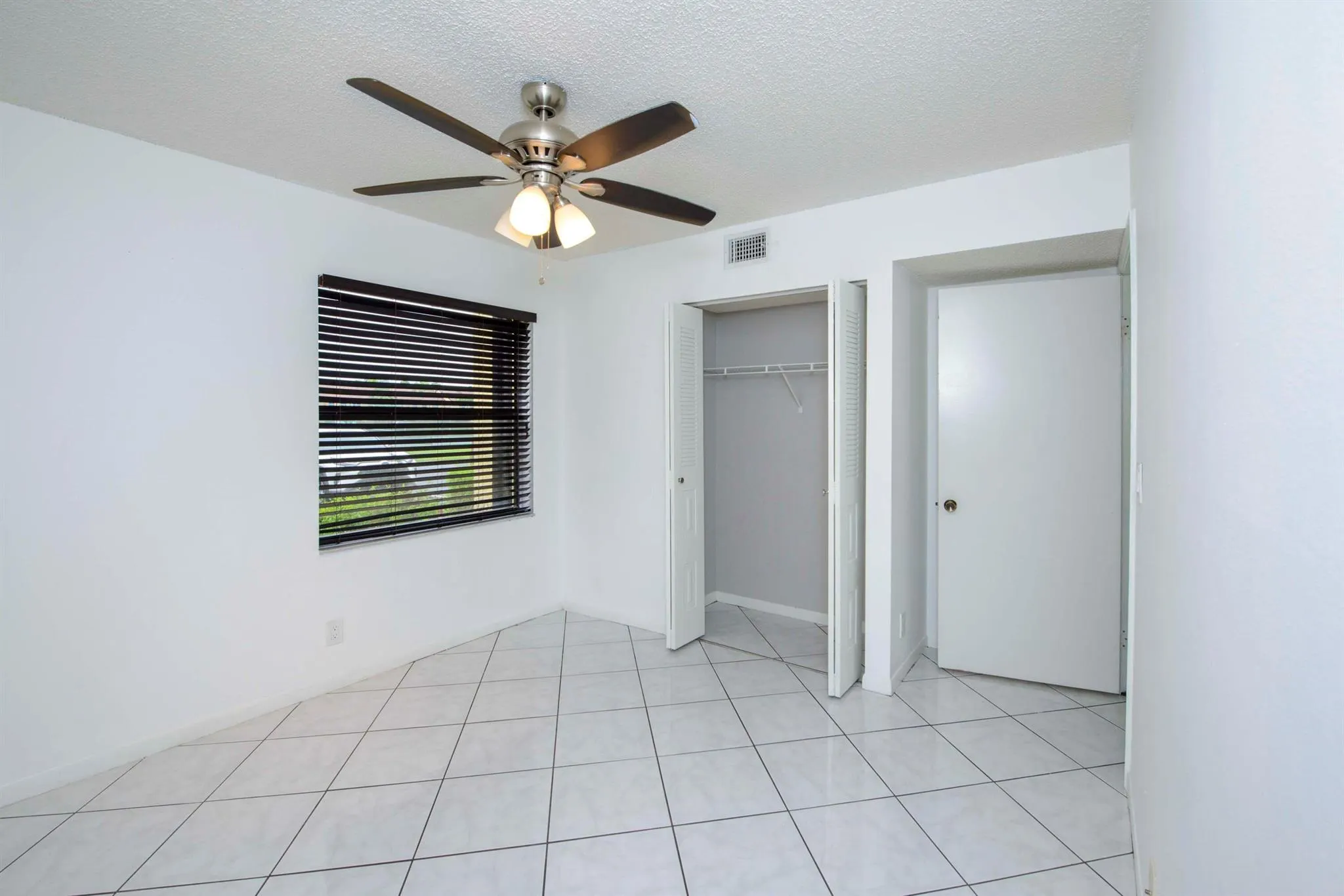 4689 Lucerne Lakes E Boulevard E, #106