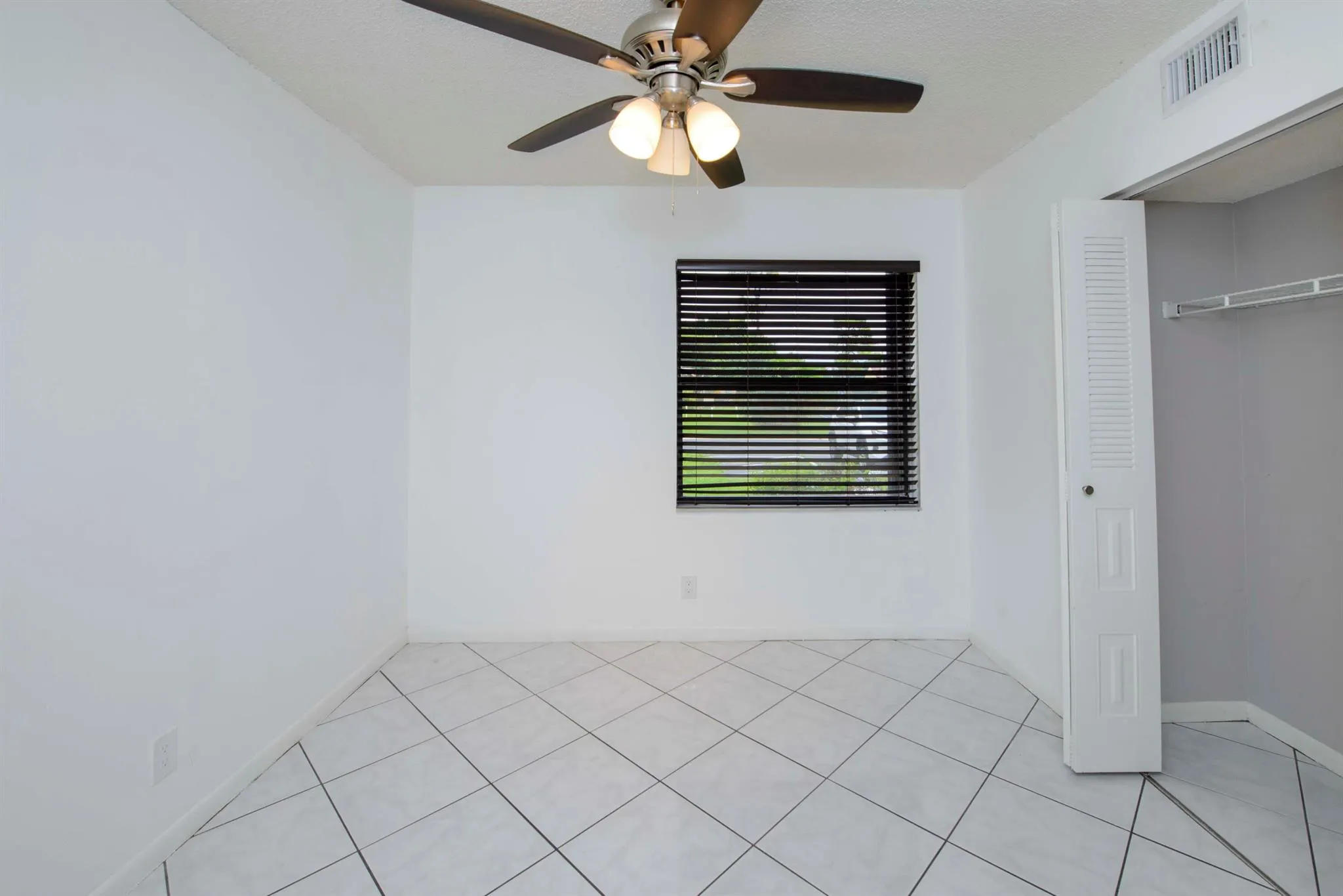 4689 Lucerne Lakes E Boulevard E, #106