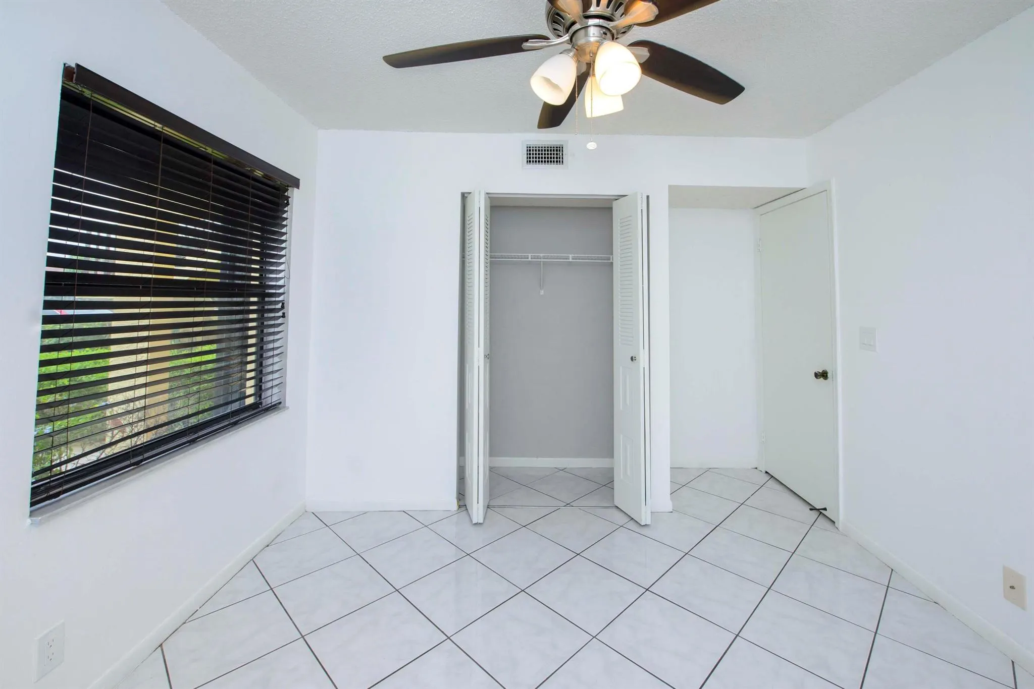 4689 Lucerne Lakes E Boulevard E, #106