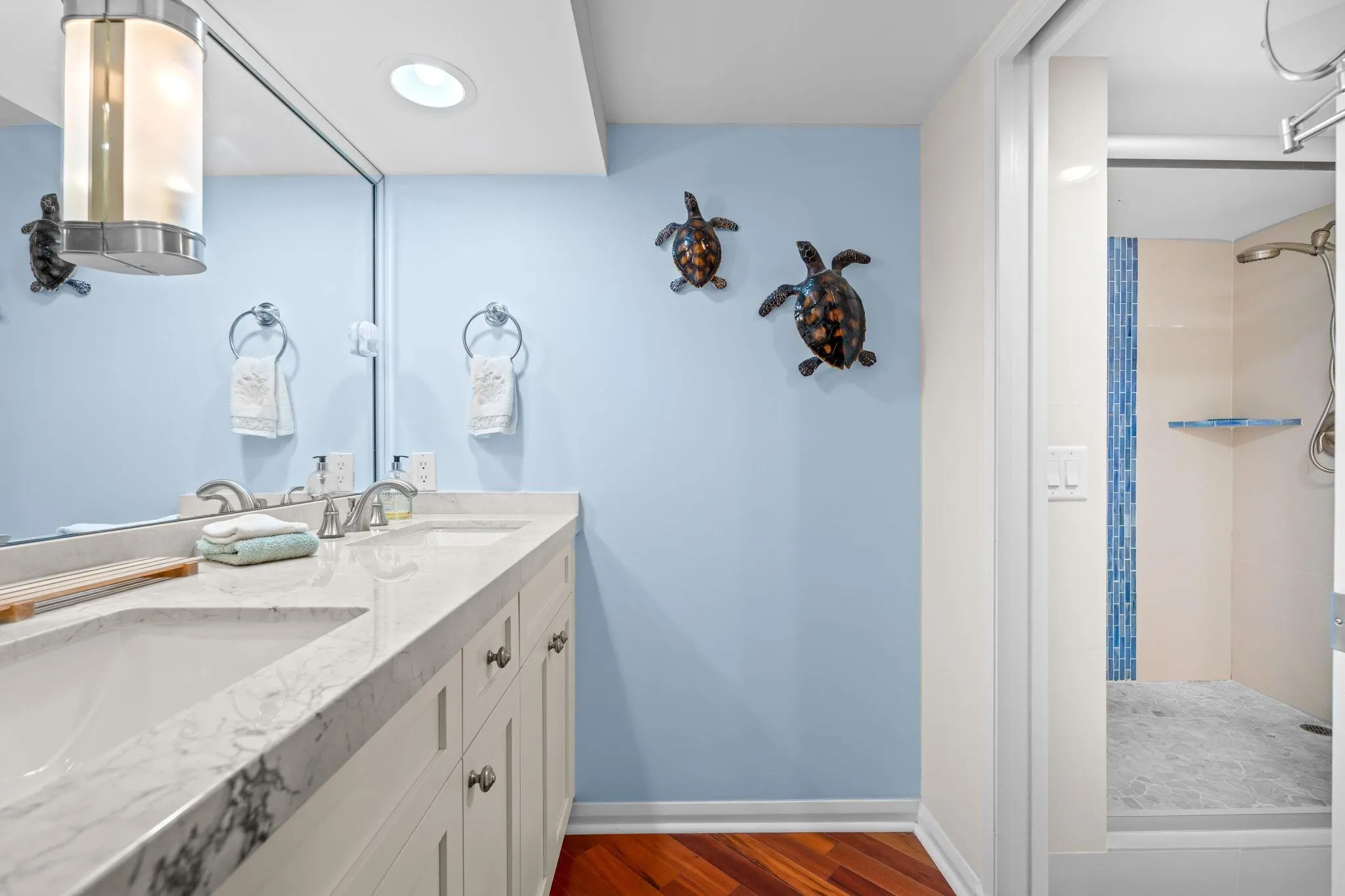 124 Lakeshore Drive, #5290
