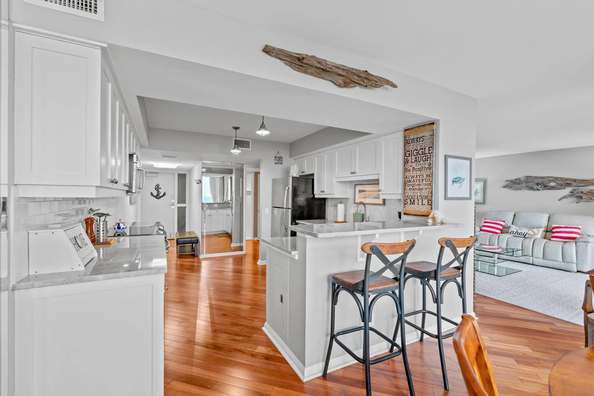124 Lakeshore Drive, #5290