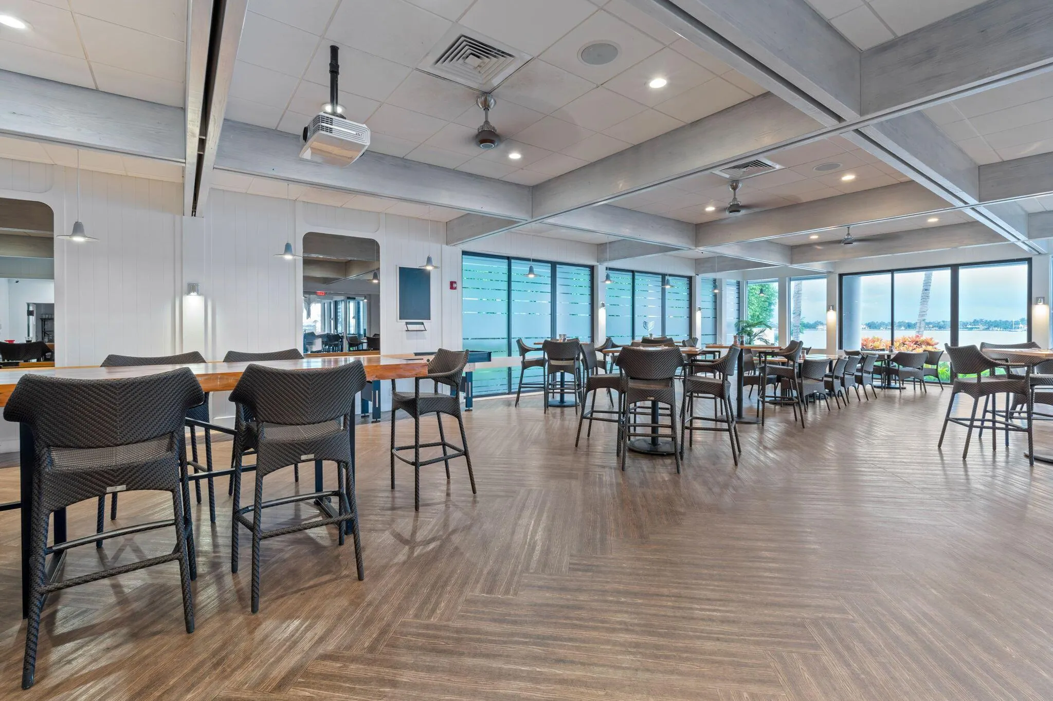 124 Lakeshore Drive, #5290
