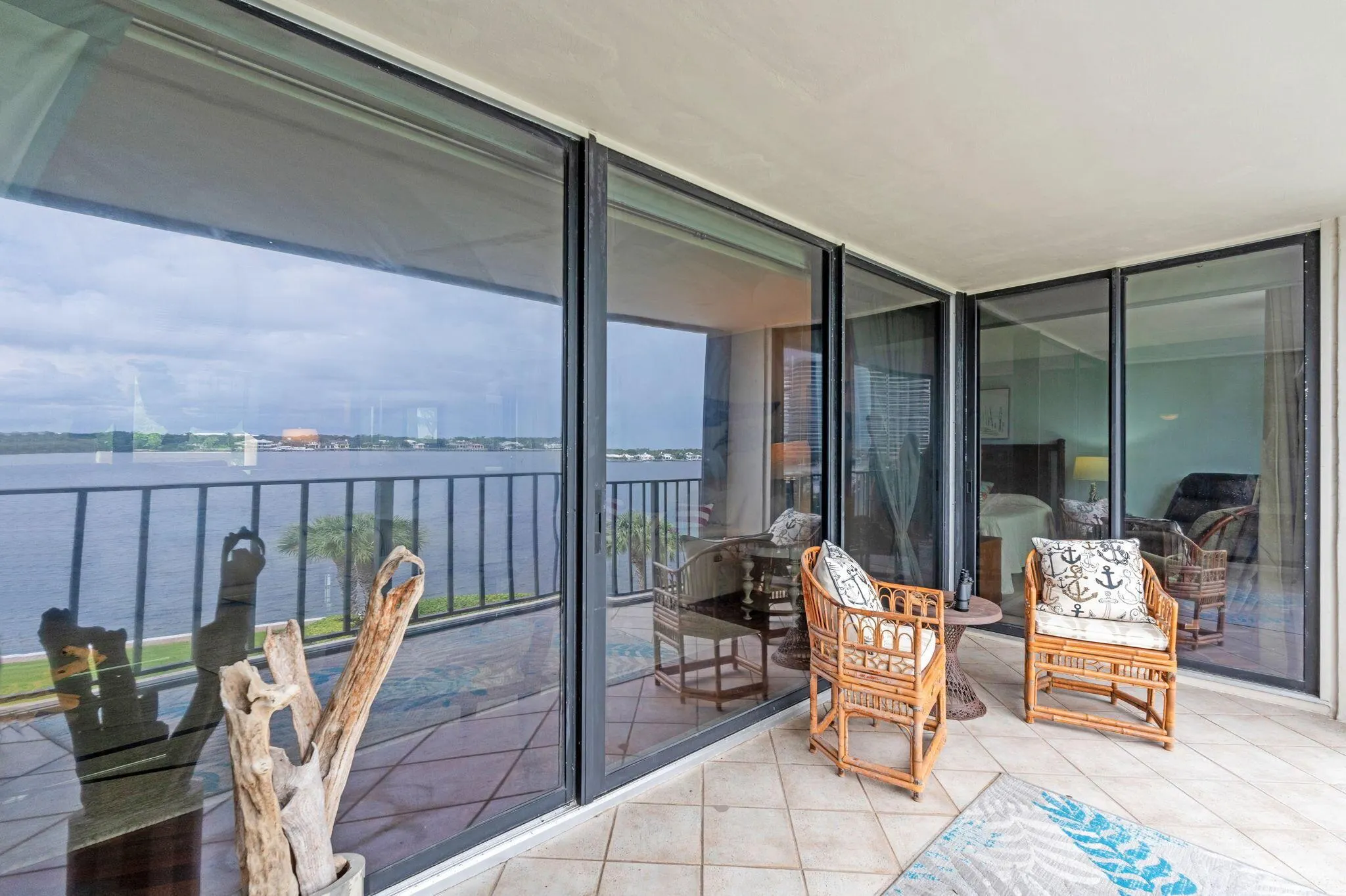 124 Lakeshore Drive, #5290