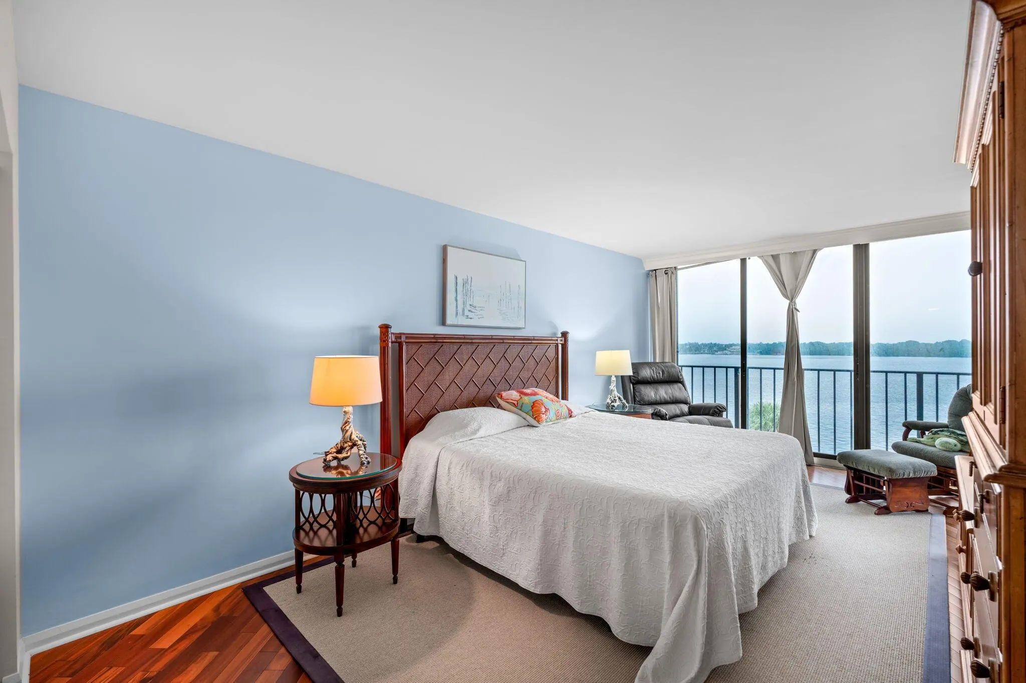 124 Lakeshore Drive, #5290