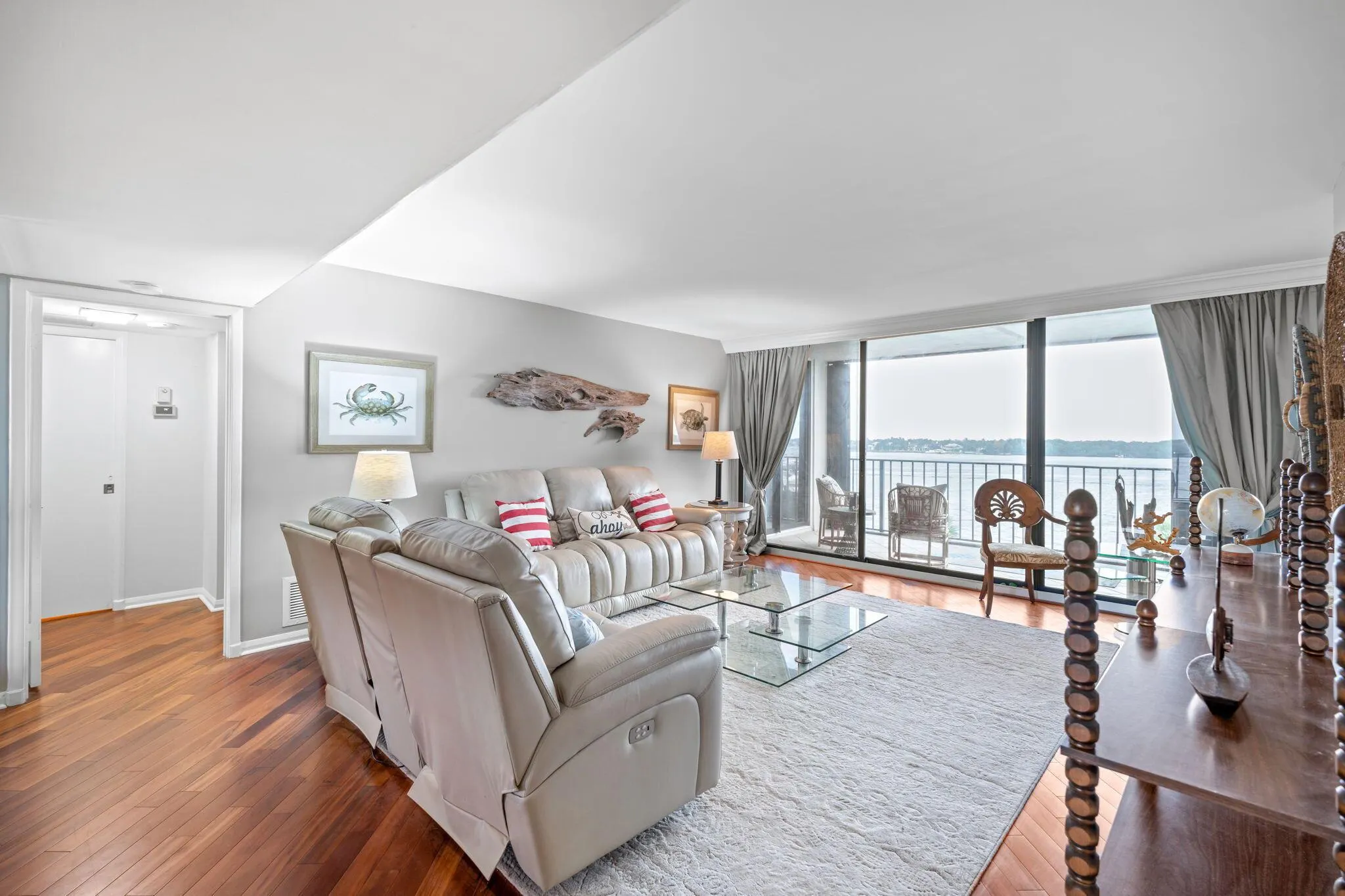 124 Lakeshore Drive, #5290