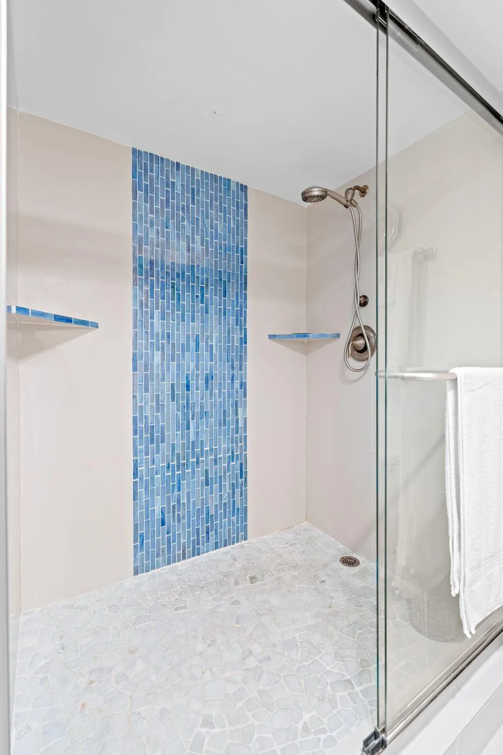 124 Lakeshore Drive, #5290