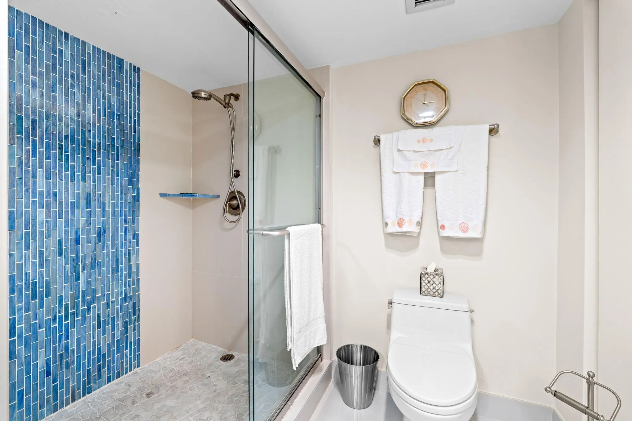 124 Lakeshore Drive, #5290