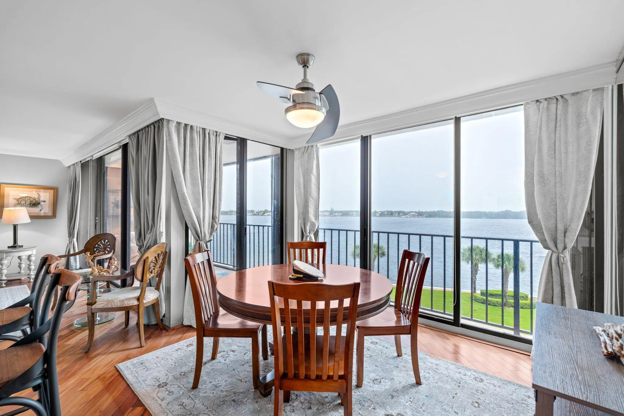 124 Lakeshore Drive, #5290