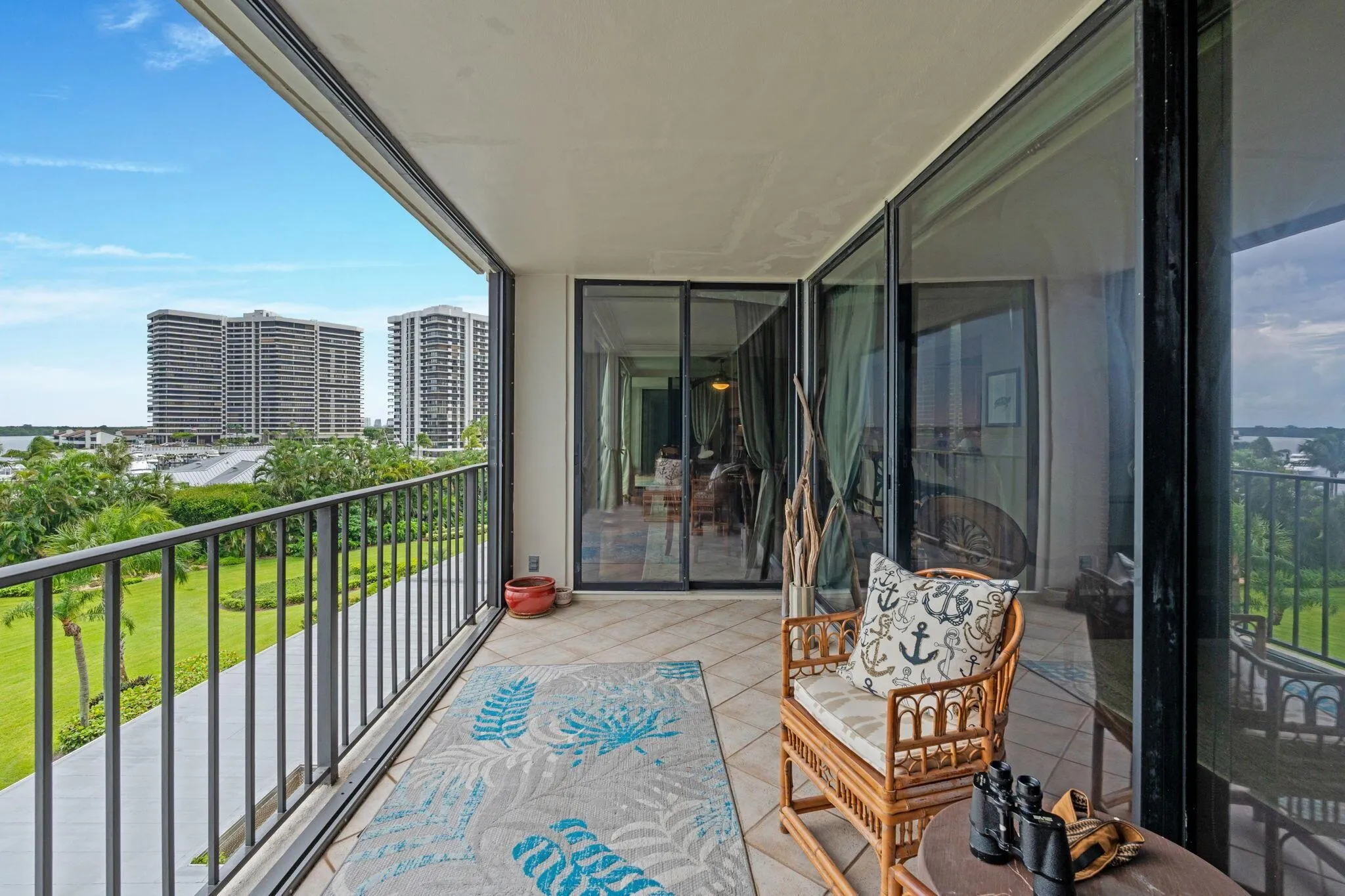 124 Lakeshore Drive, #5290