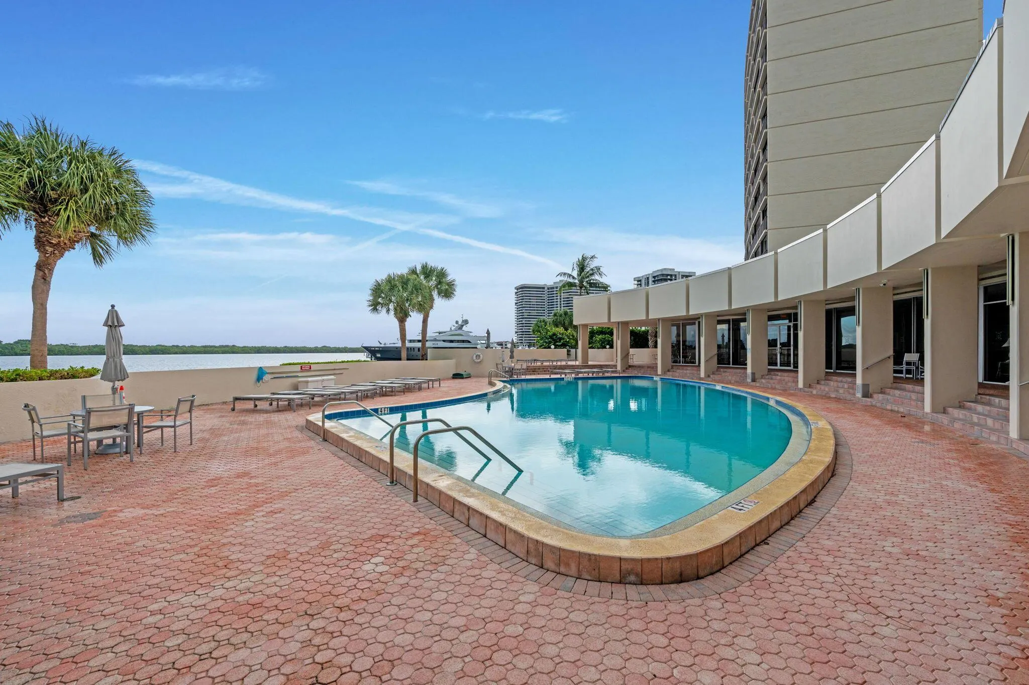 124 Lakeshore Drive, #5290
