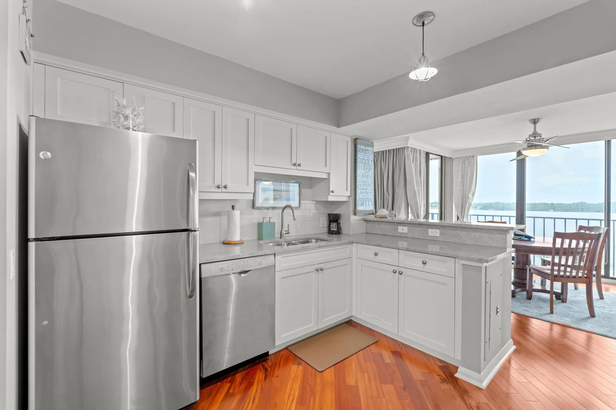 124 Lakeshore Drive, #5290